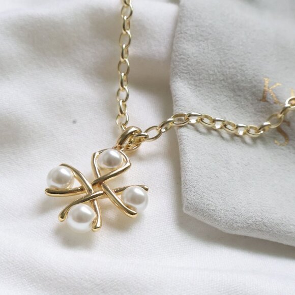 Kendra Scott White Pearl Everleigh Pendant Necklace Gold - Picture 3 of 3